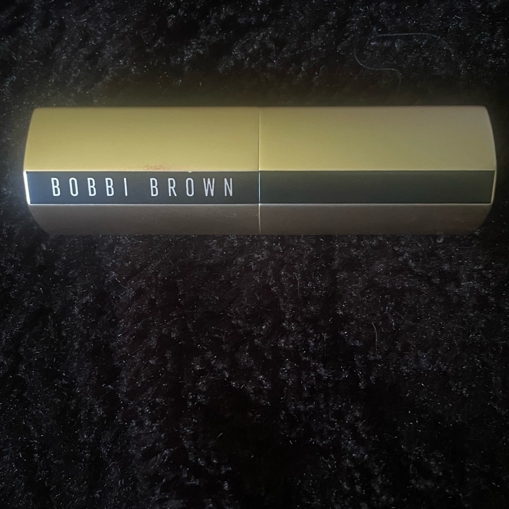 Bobbi Brown Luxe Matte in shade downtown 824